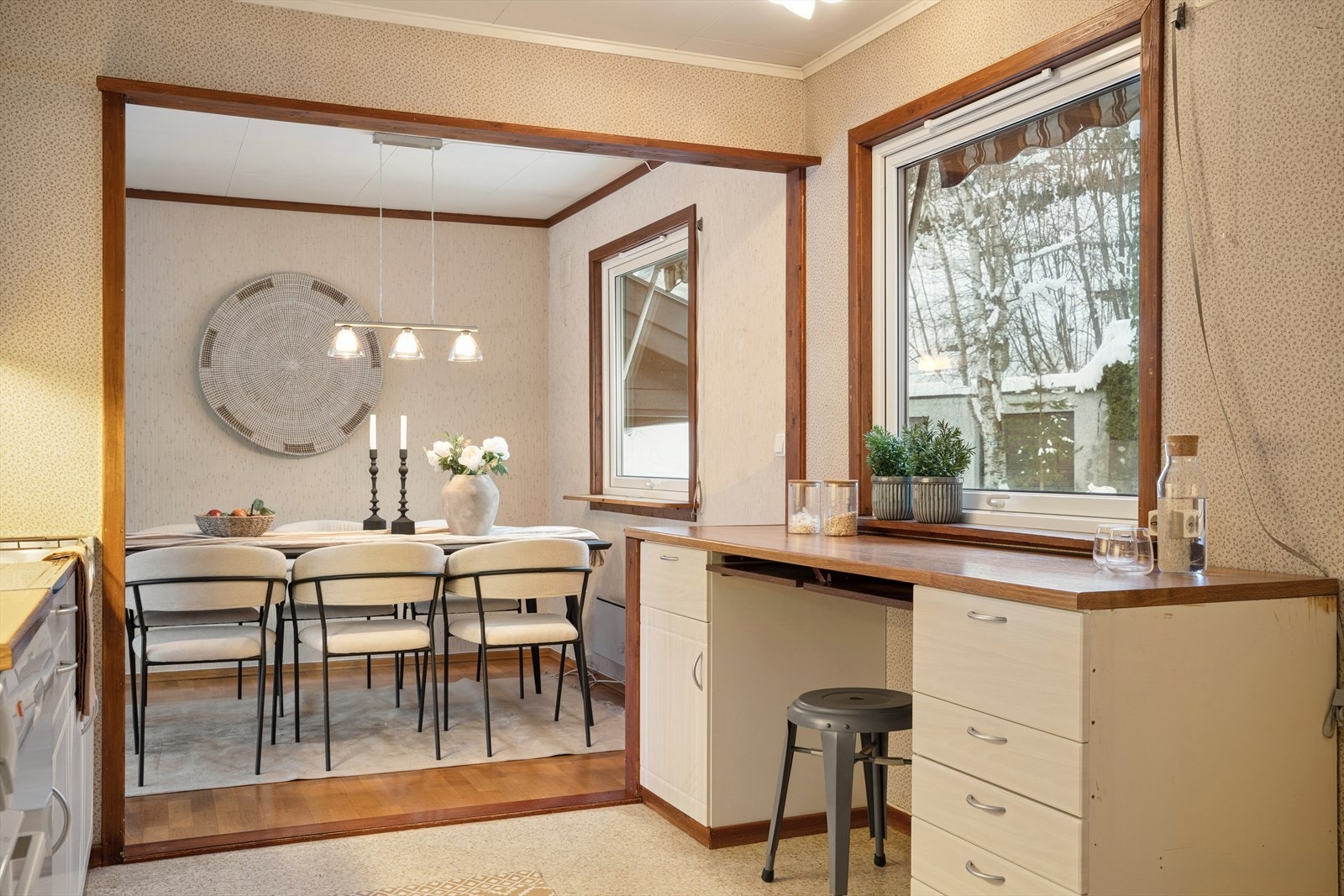 Her bor du i et etablert og familievennlig område med kort vei til skole, barnehage, Kongsberghallen, KIF huset og flott turterreng i skogen eller langs Lågen. Galleribilde