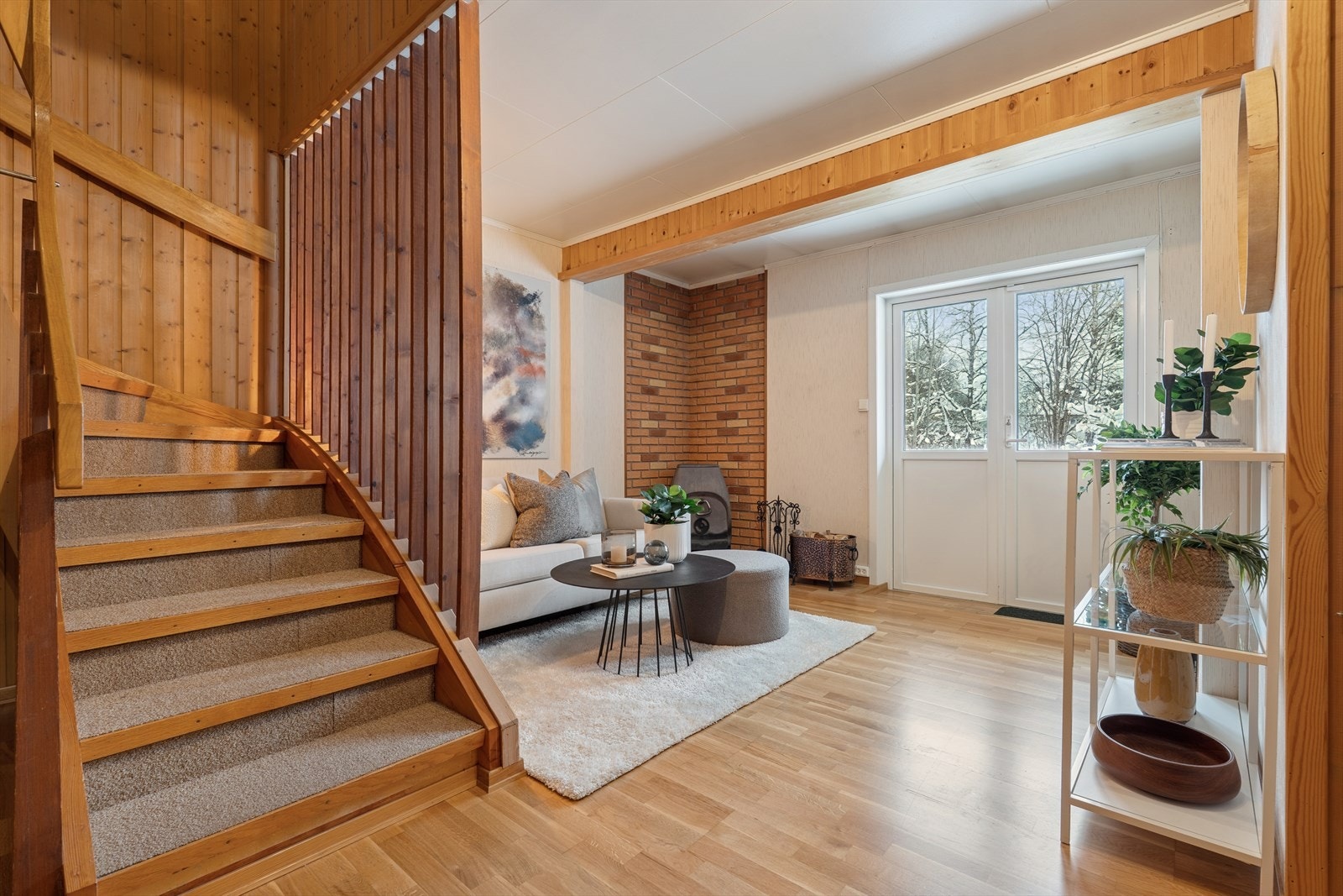 Fra kjellerstuen er det utgang til hagen på baksiden. Galleribilde