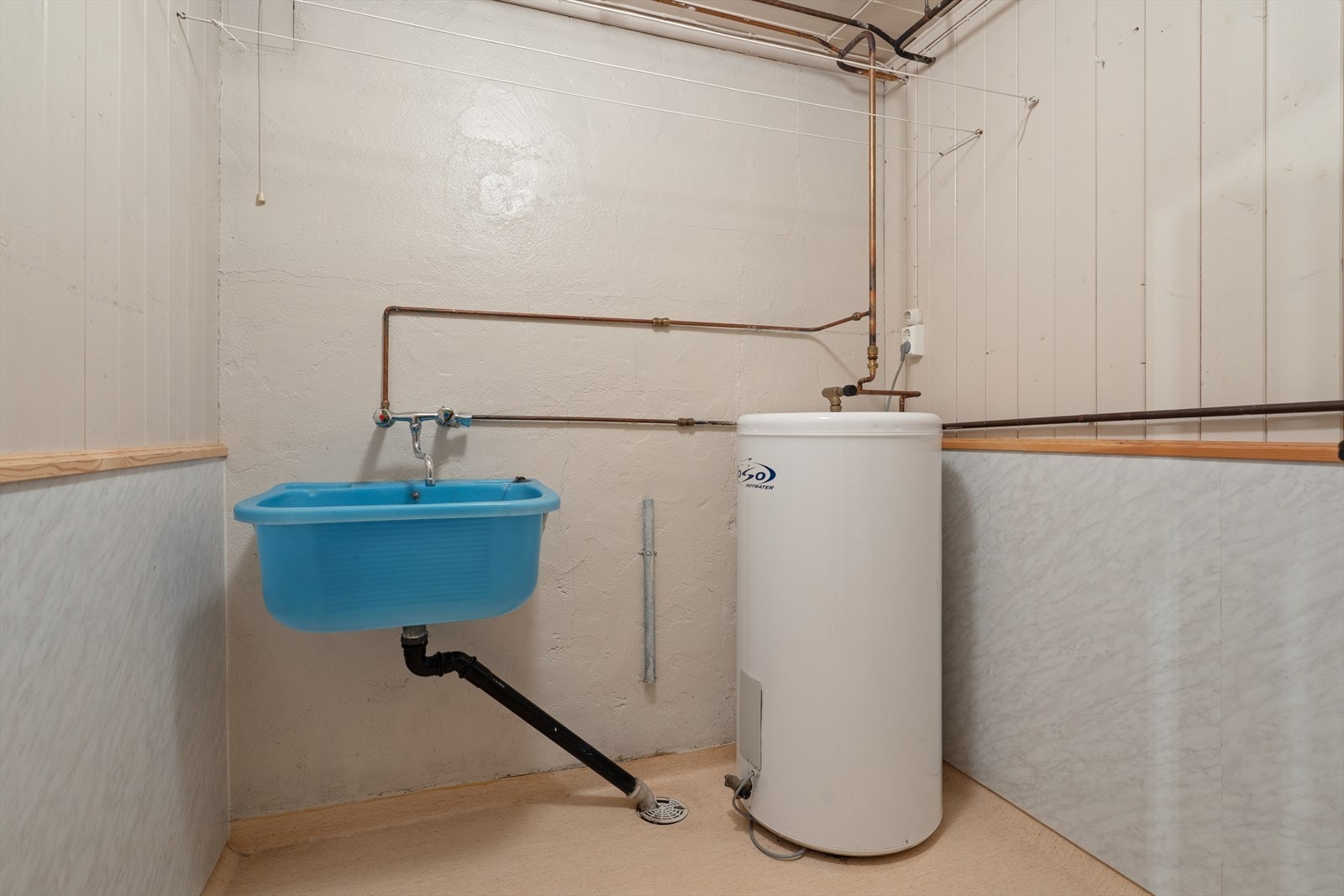 Separat vaskerom i underetasjen. Galleribilde