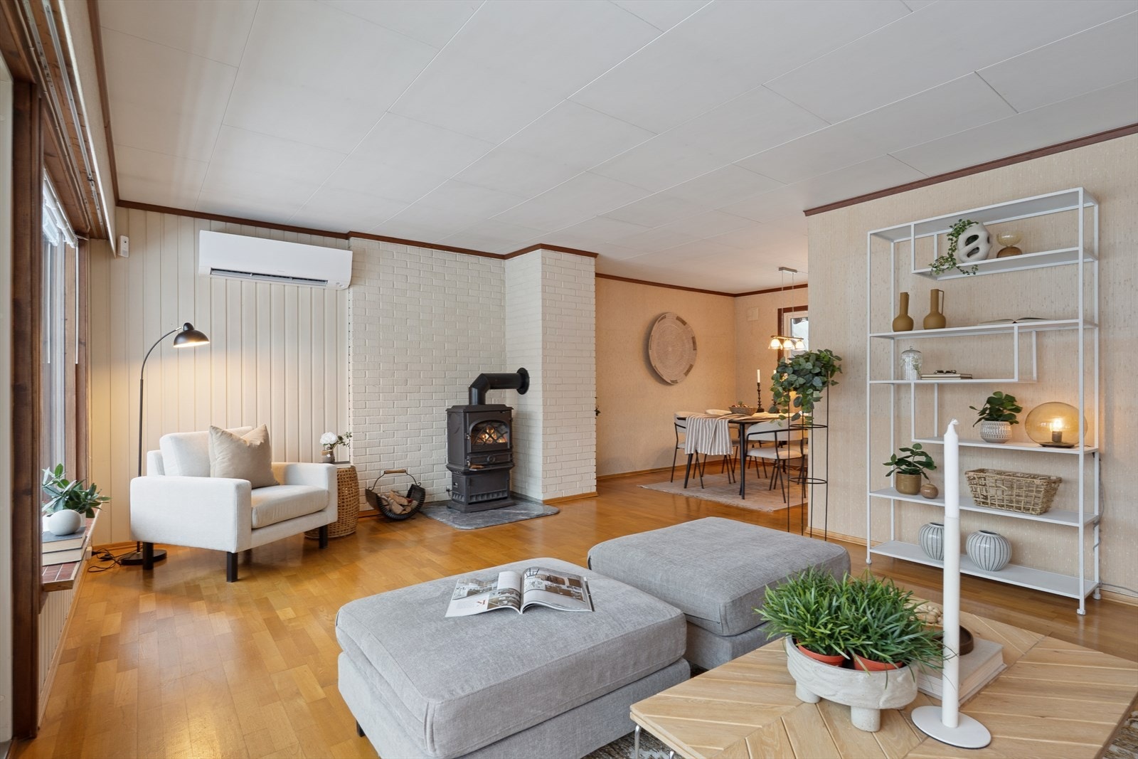 Det er varmepumpe fra 2019 i stua. Galleribilde