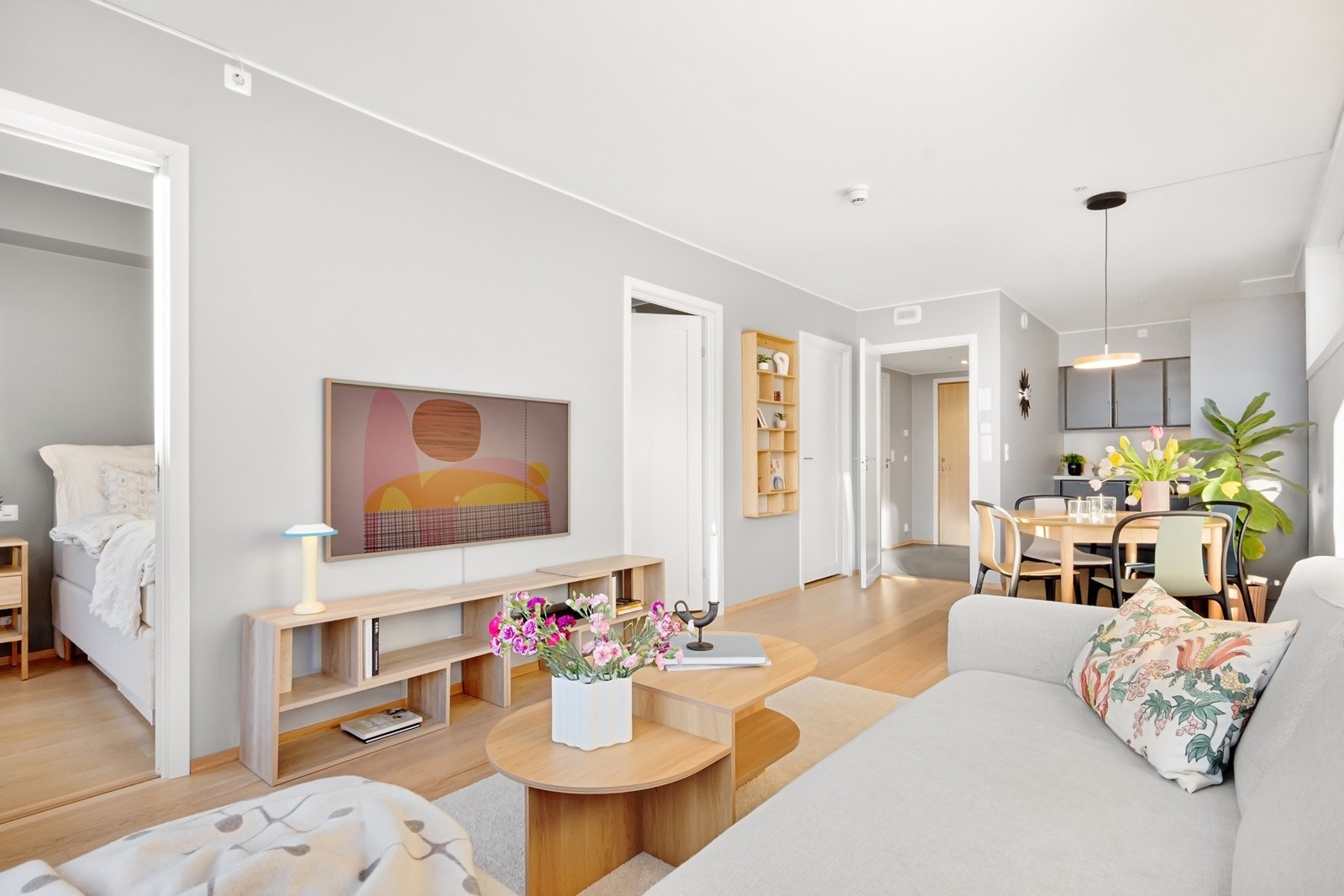 Inngang på hver side av soverommet fra stuen. Enkelt og meget praktisk! Galleribilde