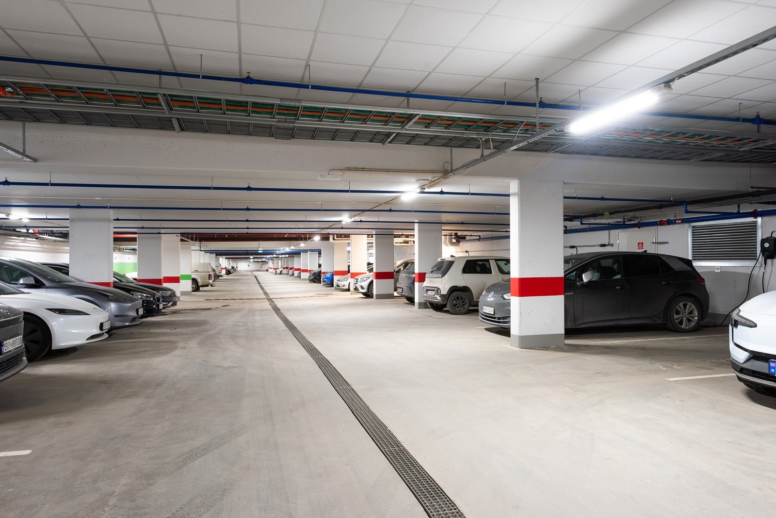 Det er mulig å kjøpe p-plass. Se punkt under parkering i salgsoppgaven. Galleribilde