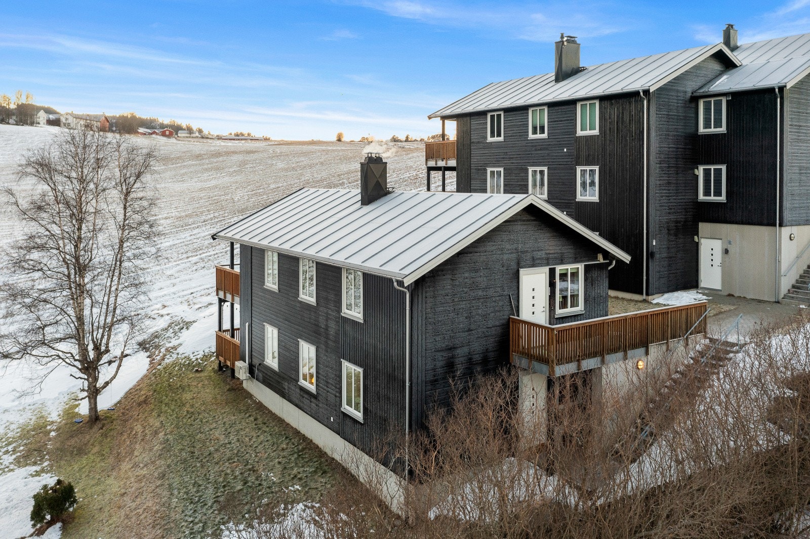 Solen følger boligen fra morgen til kveld Galleribilde