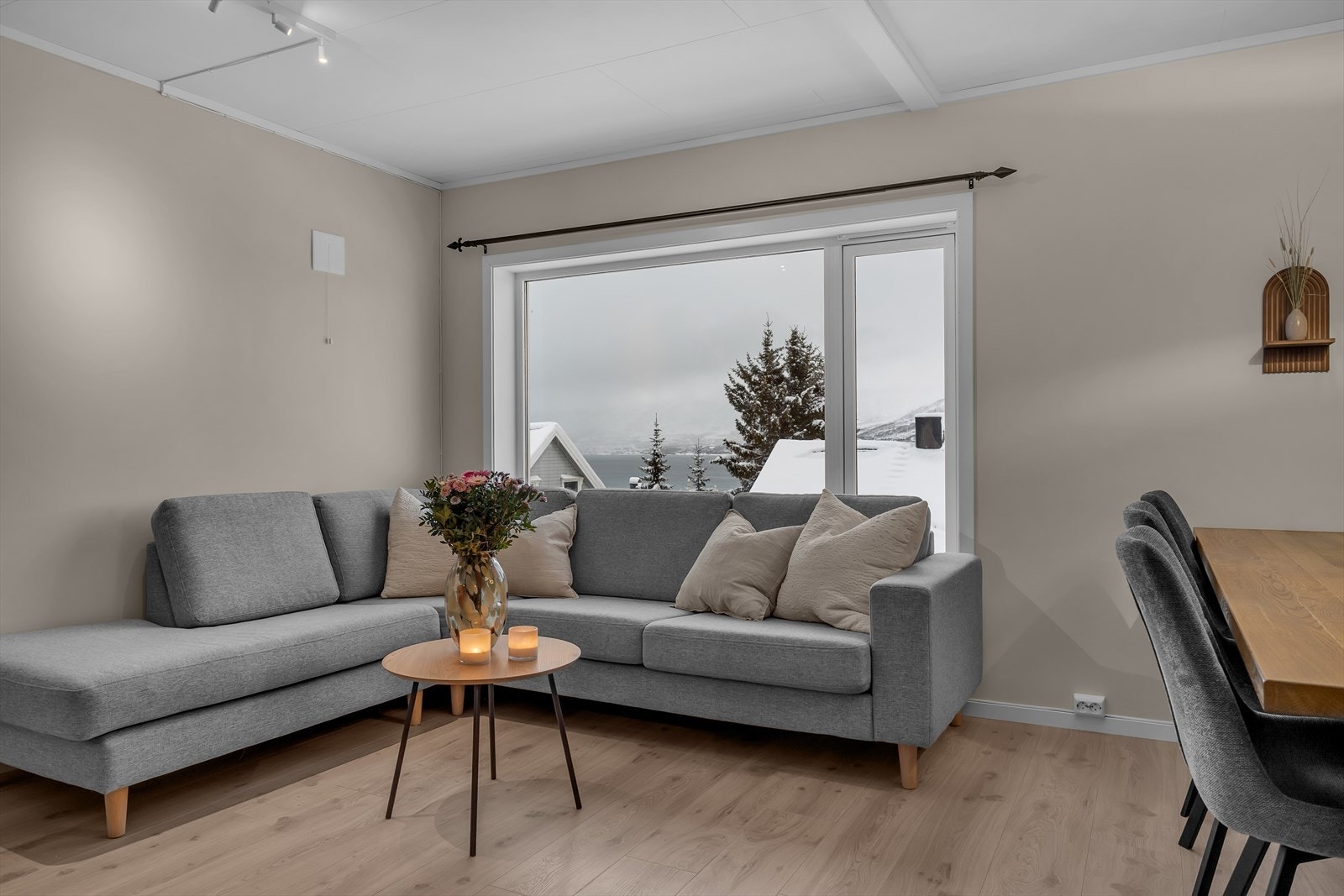 Nydelig utsikt fra stuevinduet Galleribilde