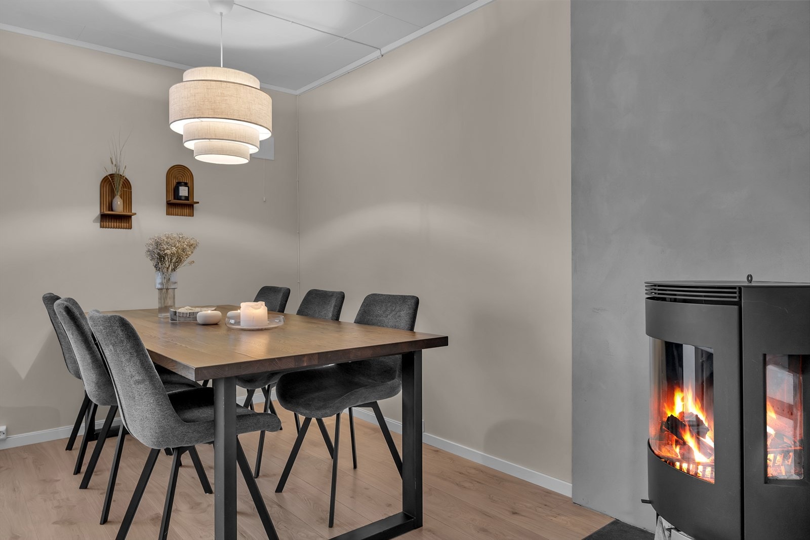 Peisen er rehabilitert med pipefornying og nytt ildsted Galleribilde