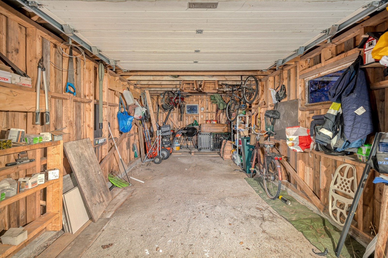 Garasje/bod Galleribilde