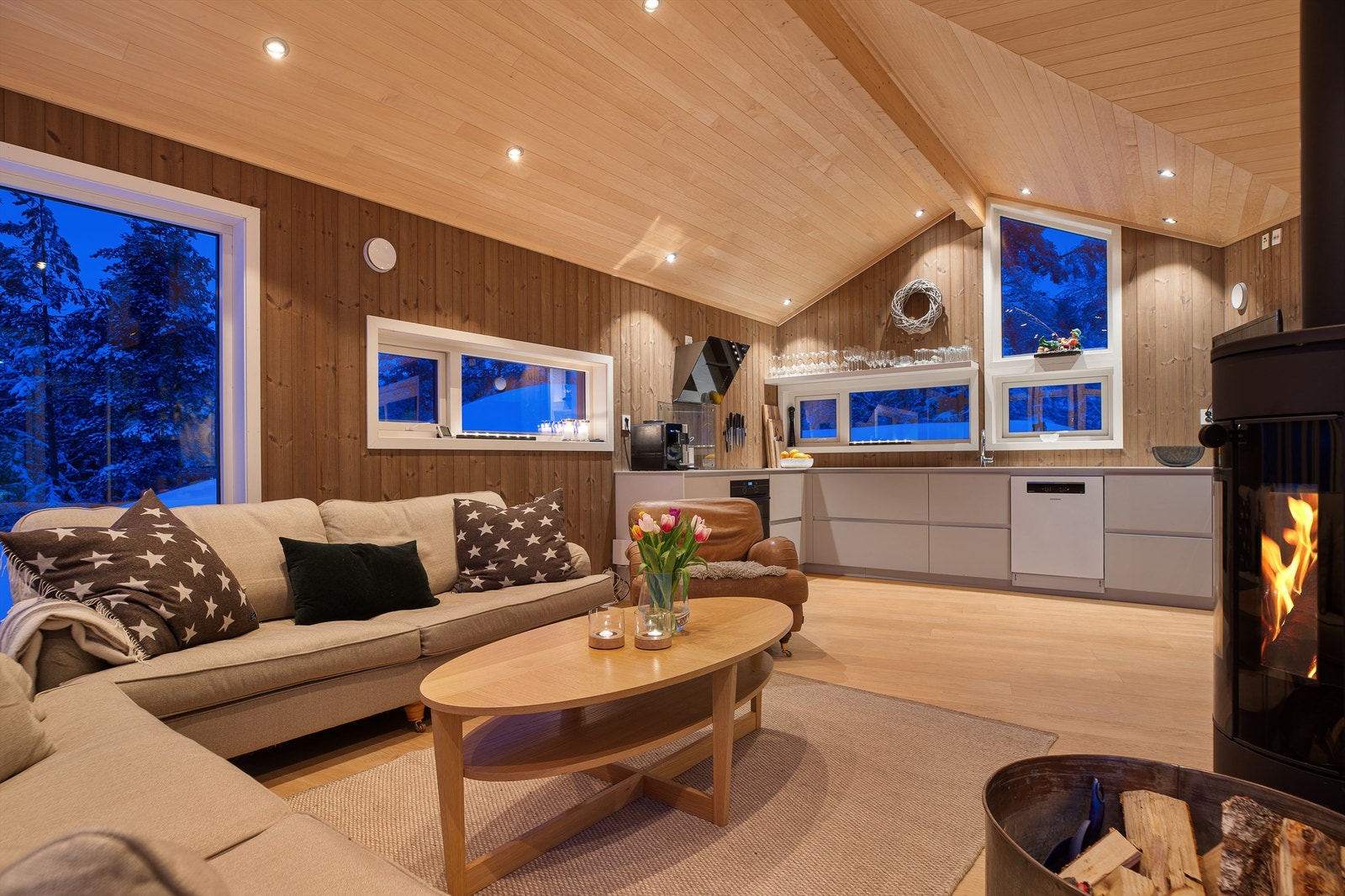 Fra stue mot kjøkken Galleribilde