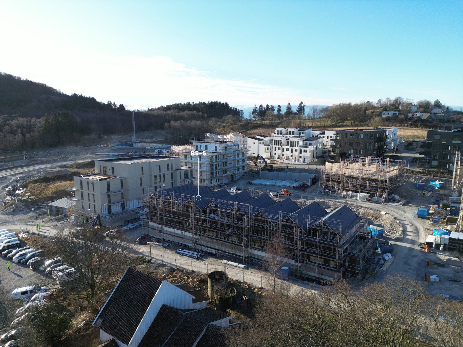 Her bor du sentralt med kort vei til tusenvis av arbeidsplass i både Hinna Park og Forus. Den aktuelle boligen er markert i bilde. Galleribilde