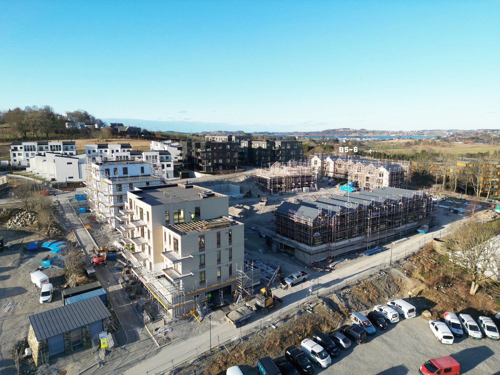 Boligen selges til fast pris og "første mann til mølla"-prinsippet. Ta kontakt med megler dersom du er interessert Galleribilde