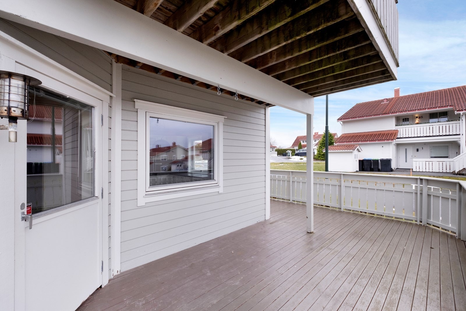Nordvestvendt terrasse på ca. 35 m². Galleribilde