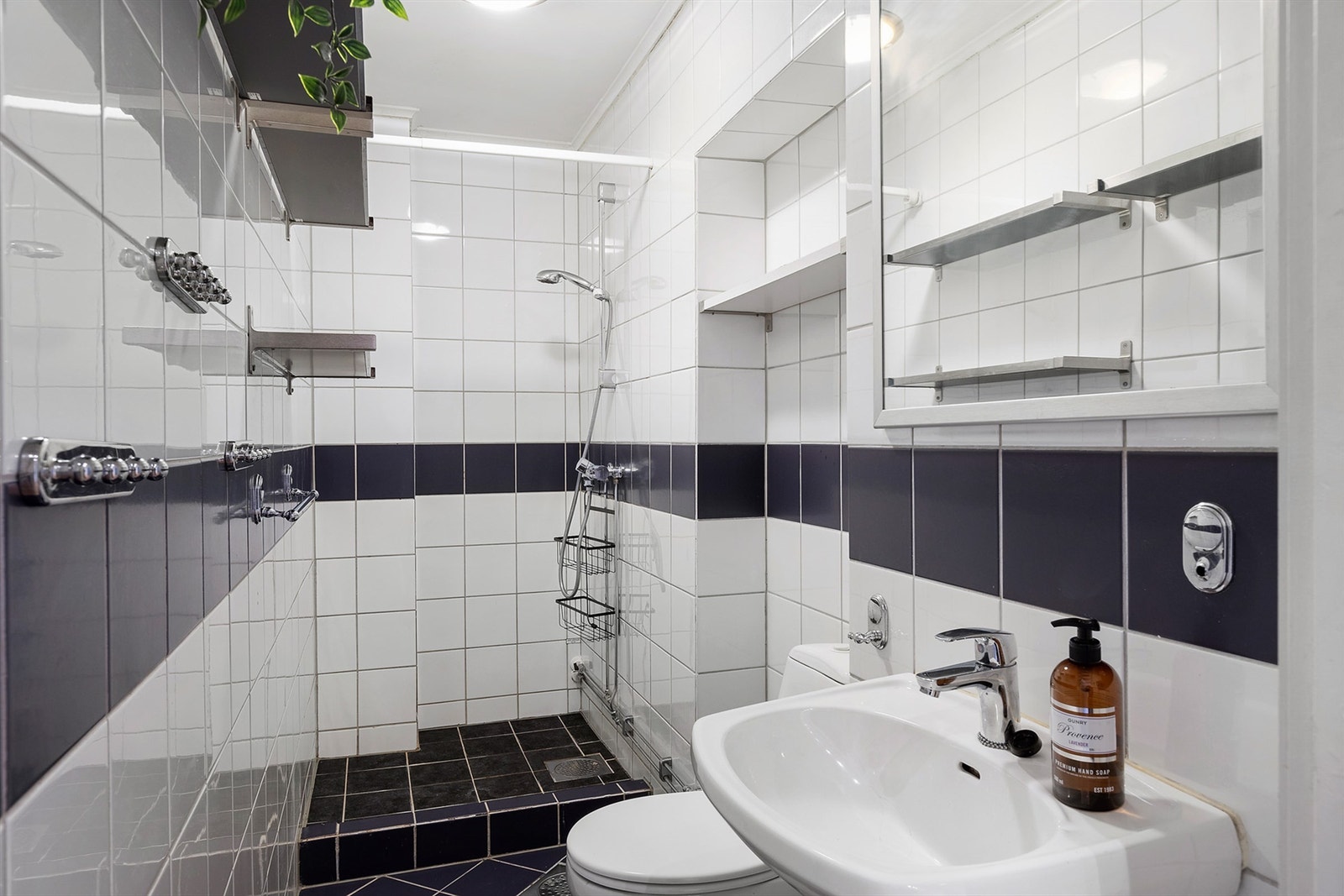 Flislagt baderom Galleribilde