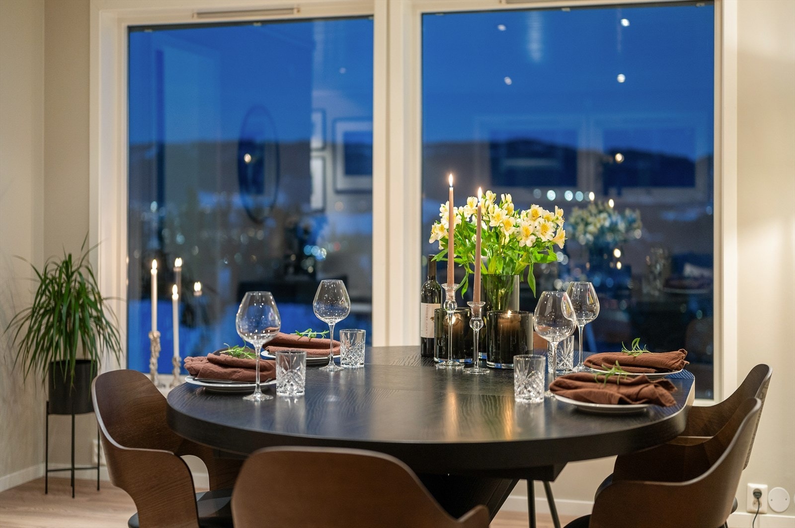 Detalj spisestue Galleribilde