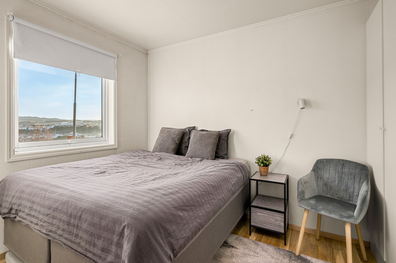 Det er også gode soverom i utleiedelene. To rom på hhv. 10,7 og 10m². Galleribilde