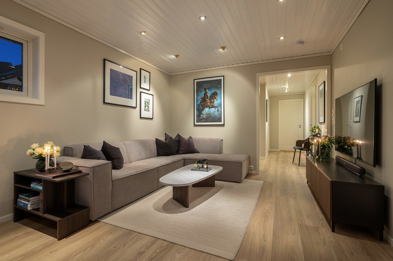 Huset varmes opp elektrisk med panelovner og varme i gulv på baderom Galleribilde