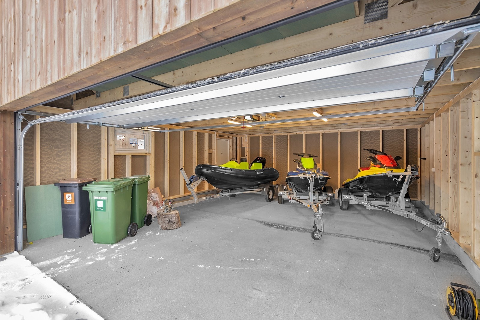 I garasjen har man god plass Galleribilde