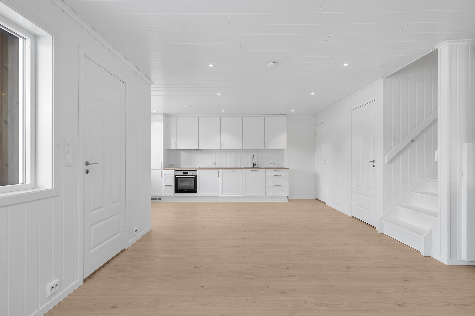 Her har man plass til både sofa- og spisegruppe Galleribilde