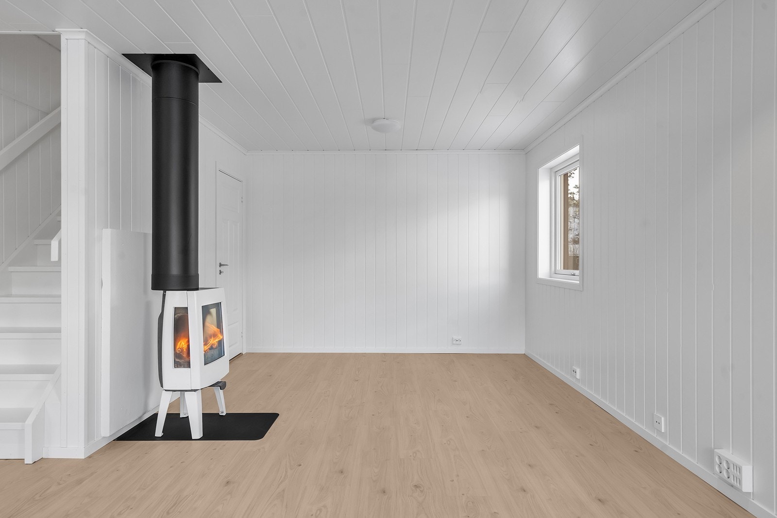 Under trappa er det en bod til oppbevaring Galleribilde