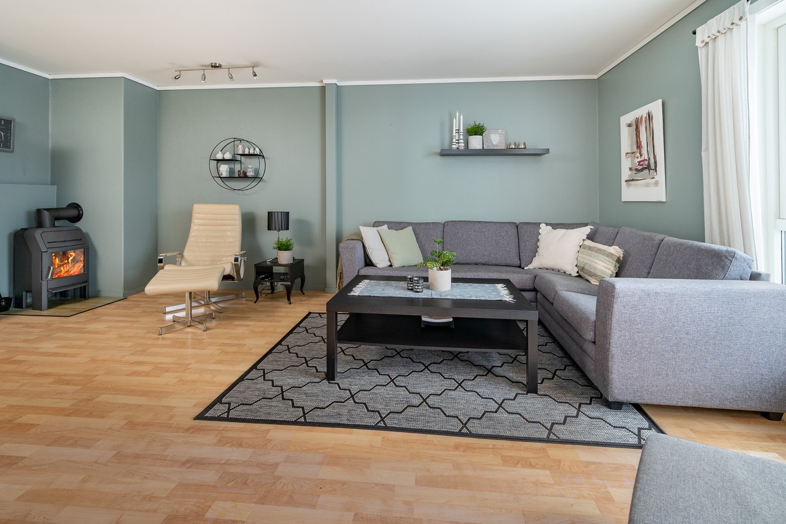 Gjennomgående pent parkettgulv Galleribilde