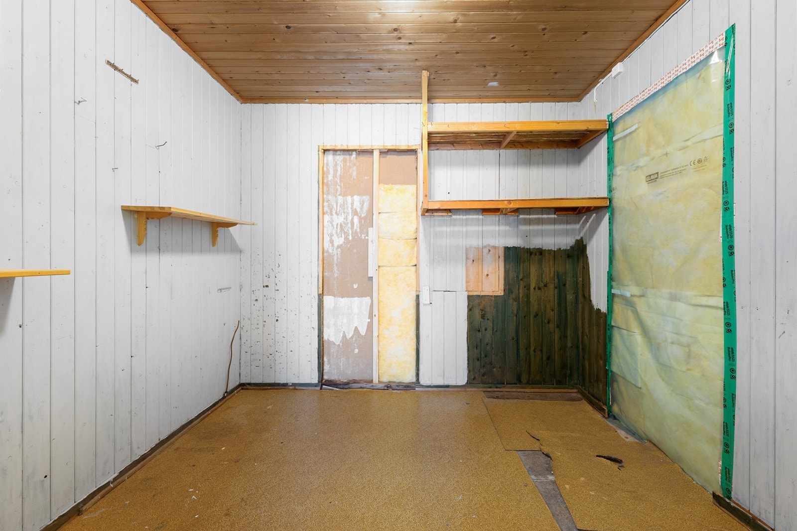 Bod innenfor vaskerom. Dør mot soverom 4 er blendet. Galleribilde