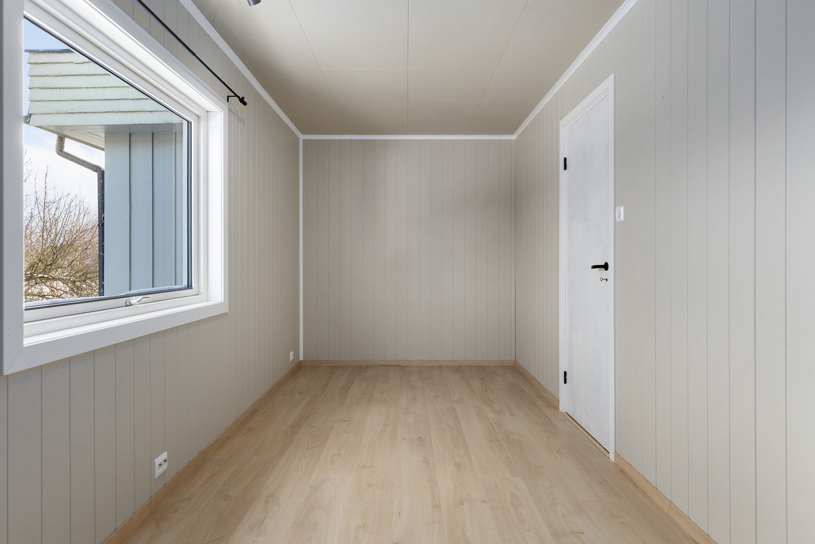 Soverom 3 med nye gulv og veggflater Galleribilde