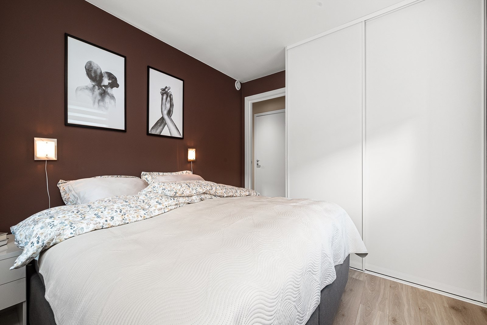 Leiligheten innehar 3 soverom. Også de er malt i tidsriktige farger. Galleribilde