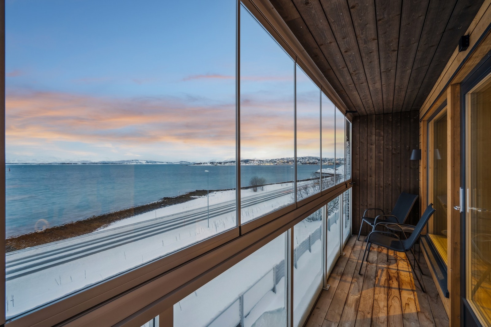 Balkong og utsikt. Galleribilde