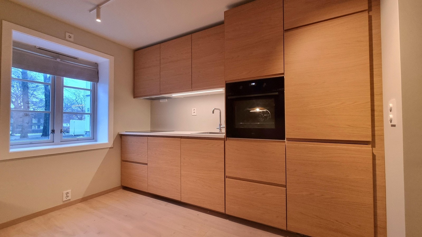 Kjøkken med integrerte hvitevarer Galleribilde