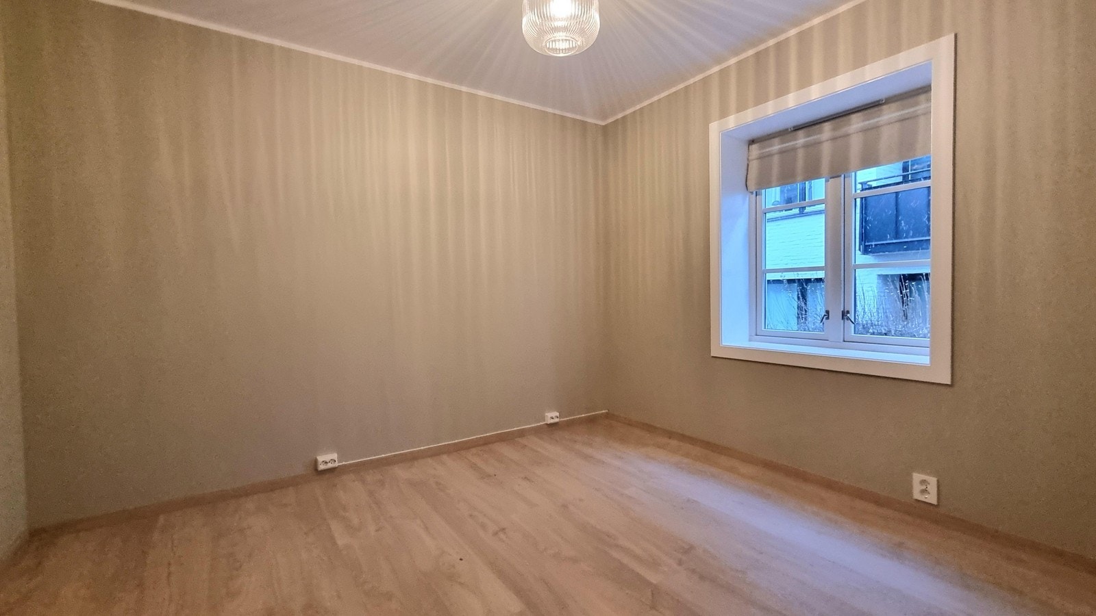 Soverom 2, god plass til seng og øvrig møblement Galleribilde