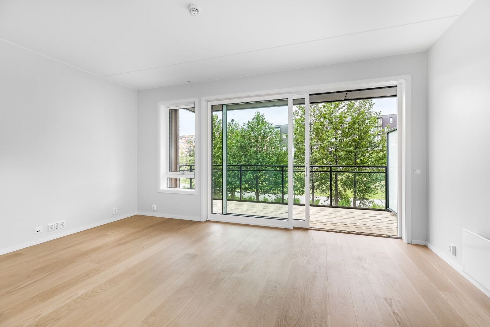 Fra stuen er det direkte utgang til en vestvendt balkong på ca. 9,5 kvm. Galleribilde