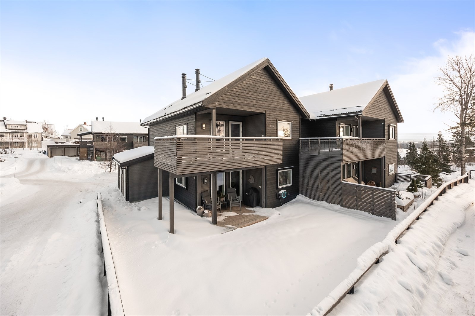 Velkommen til Ludvig Brustads veg 58 C! En lun og pen 3-roms selveierleilighet med balkong og carport i attraktivt område Galleribilde