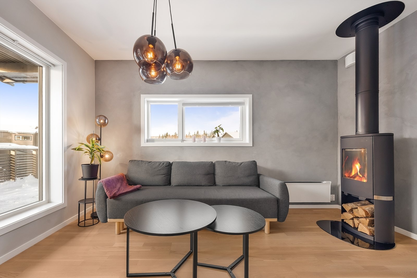 Stue med plass til sofa, stuebord og tv-benk. Galleribilde