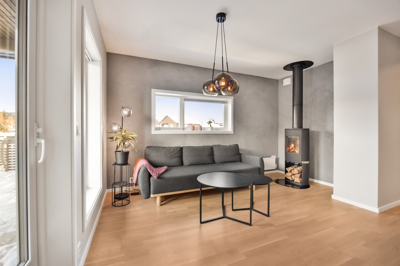 I stuen er det peisovn for vedfyring. Galleribilde