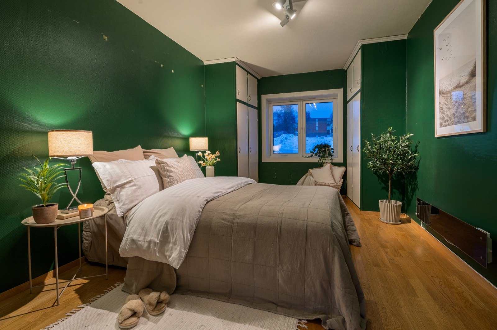 Hovedsoverommet er målt til hele 13,5 m² og har god plass til dobbeltseng og skrivebord. Galleribilde