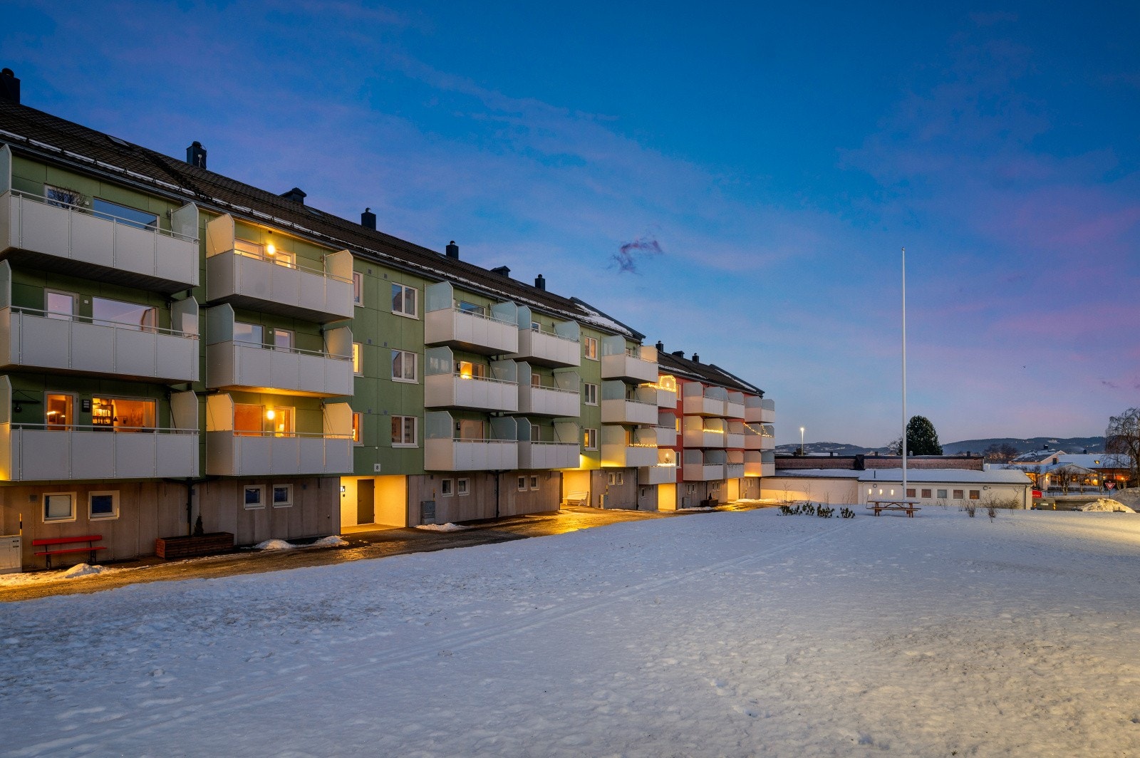 Borettslaget har nylig fullført store rehabiliteringer med bla. drenering med tilleggsisolering. Ny fasadekledning med tilleggsisolering. Nye balkonger. Nye vinduer og balkongdører. Nye inngangsdører, ståldører og leilighetsdører. Nytt låssystem. Galleribilde