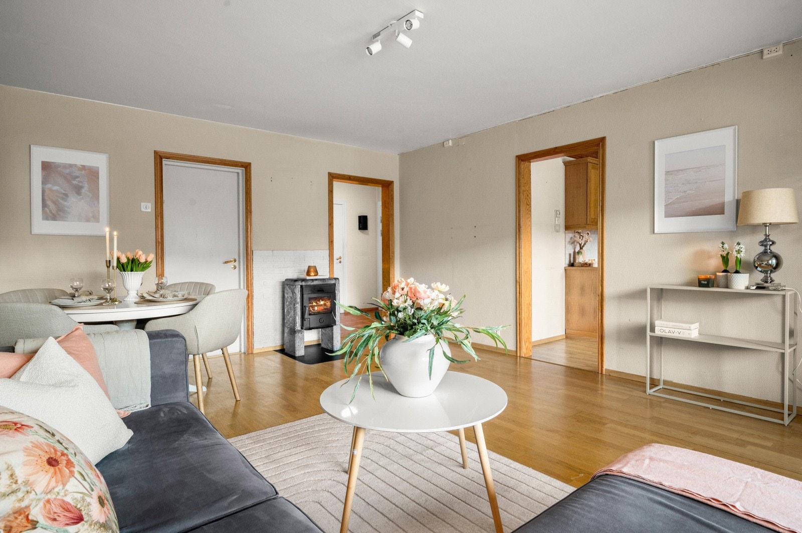 Området er også godt dekket av kollektivtransport. Nærmeste holdeplass er Sverresborg 1 som ligger kun 3 minutters gange unna leiligheten. Galleribilde