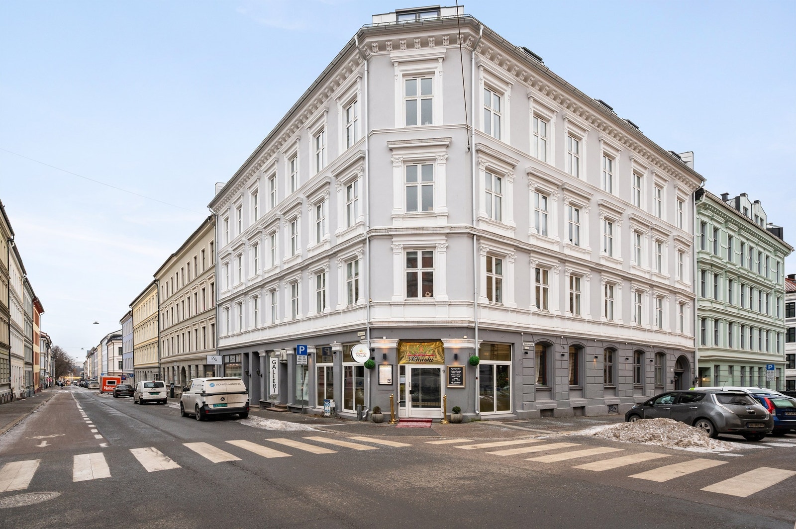 Beliggenheten gir umiddelbar tilgang til det yrende folkelivet i Markveien og på Birkelunden. Galleribilde