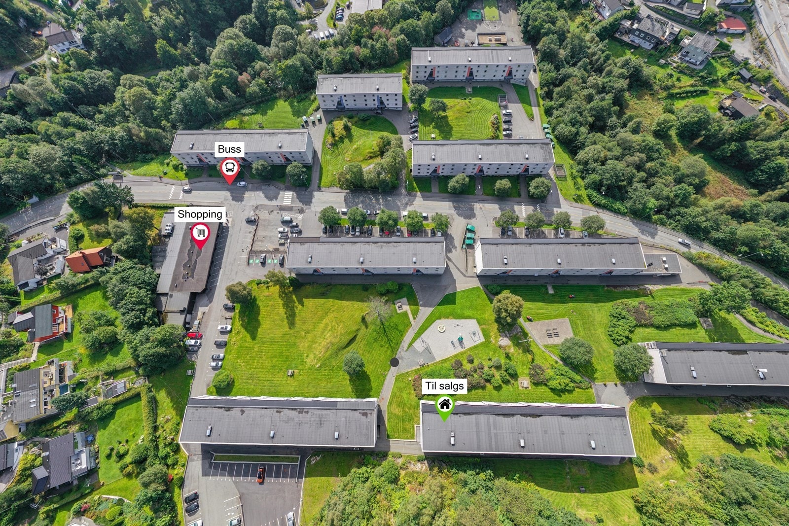 Buss og shopping i umiddelbar nærhet. Galleribilde