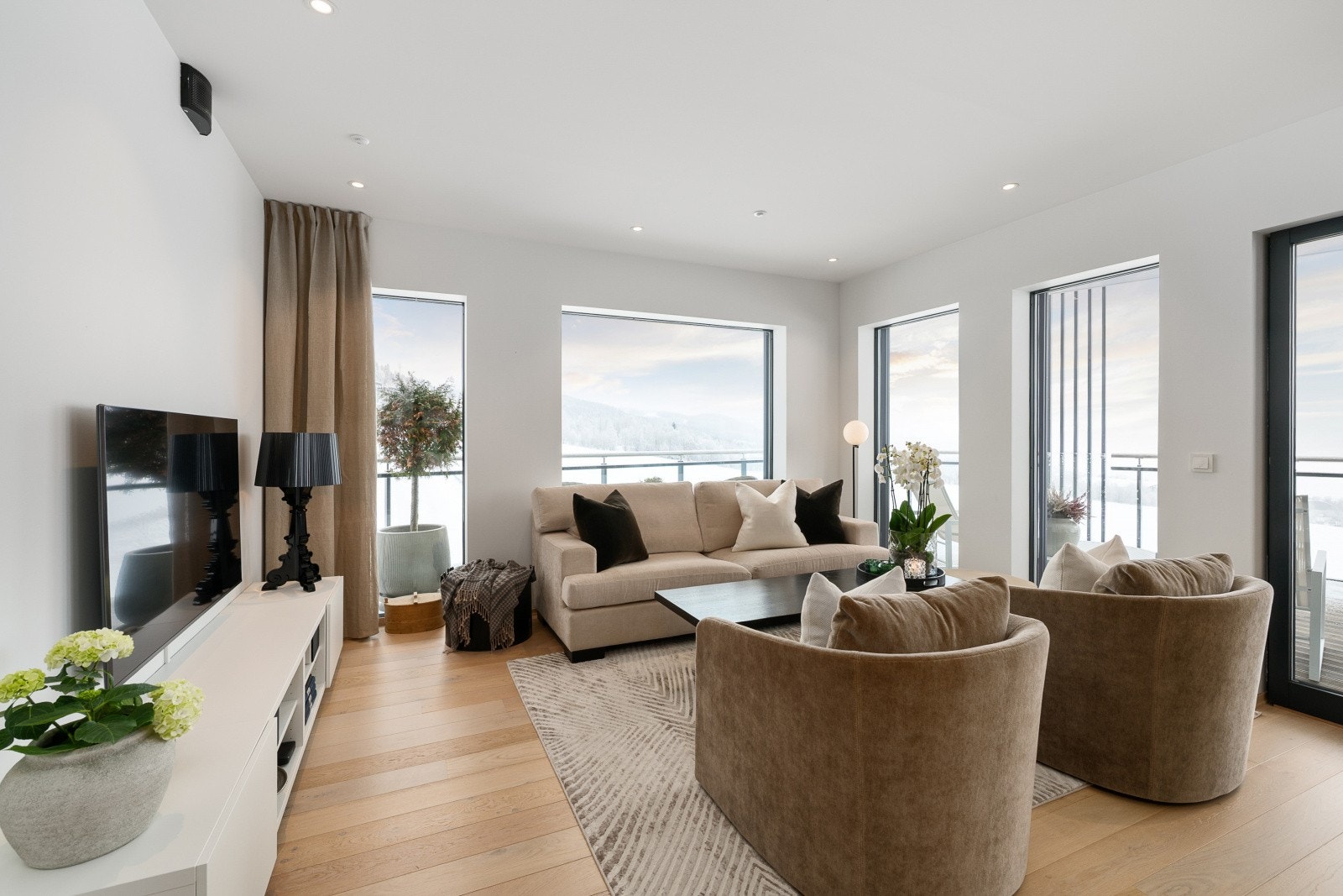 Leiligheten kjennetegnes av en god og romslig planløsning. Galleribilde