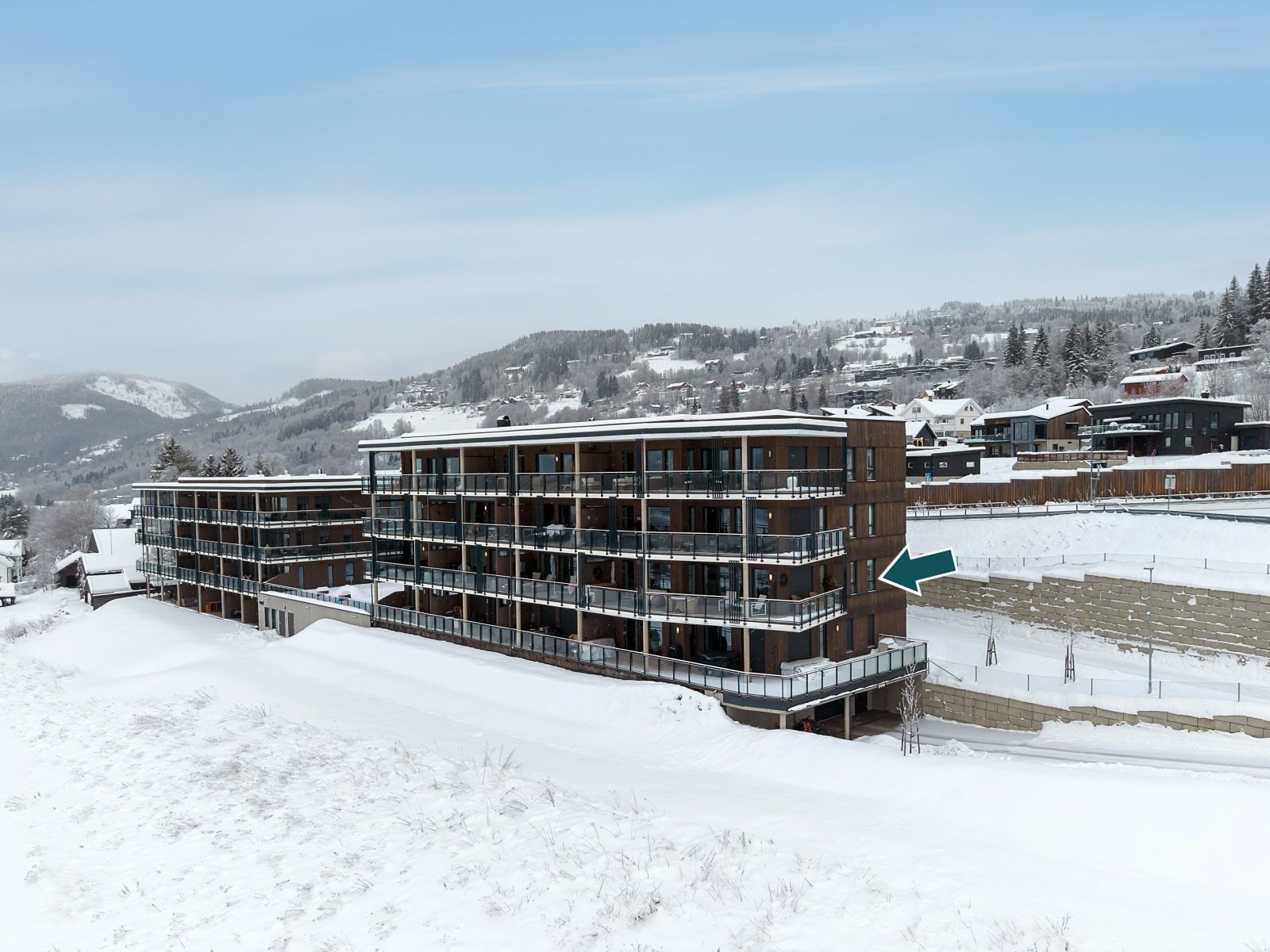 Lysgårdsvegen 3 presenteres av DNB Eiendom ved Elin M. Tofthagen. Galleribilde