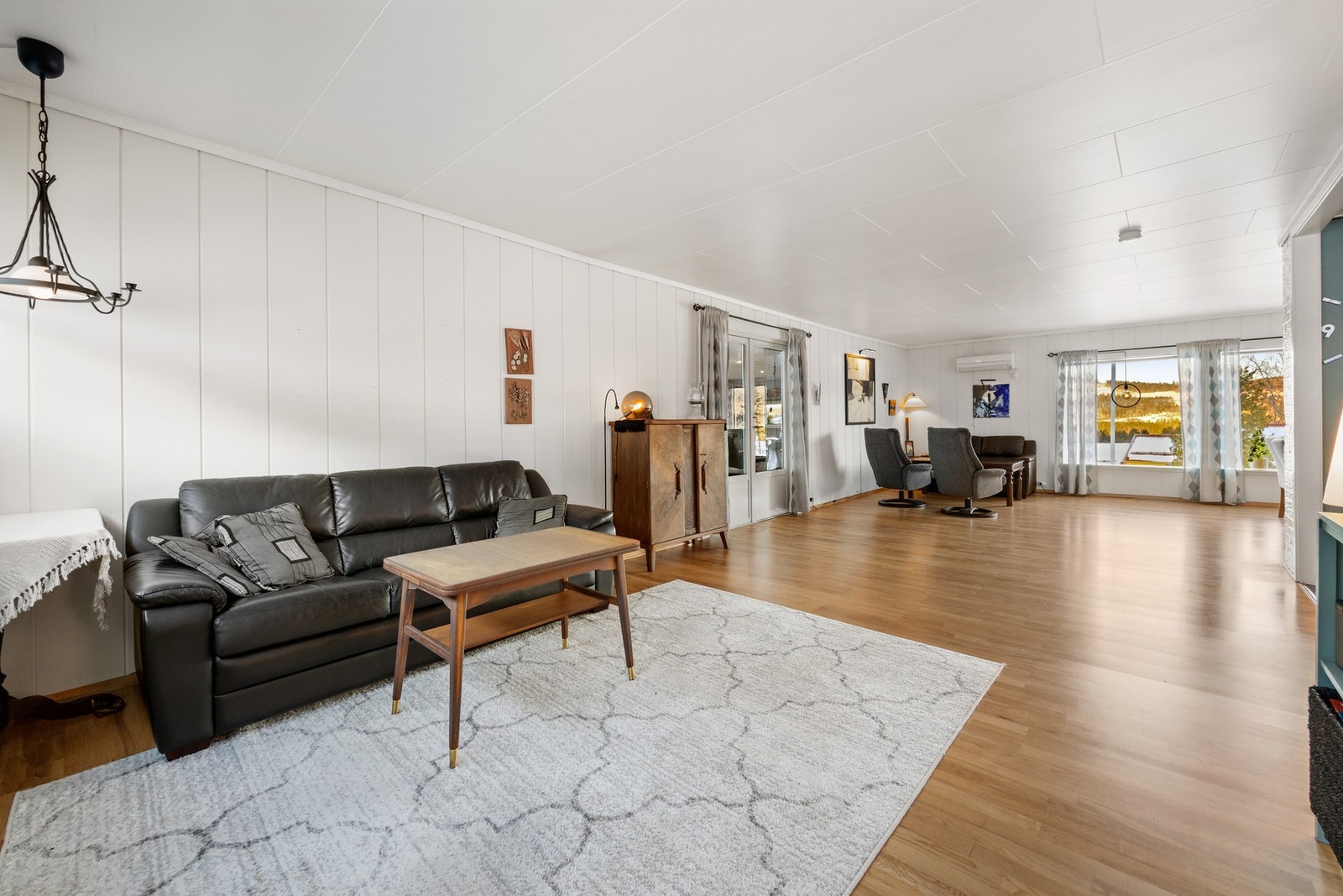 De store vinduene gir gode dagslysforhold Galleribilde