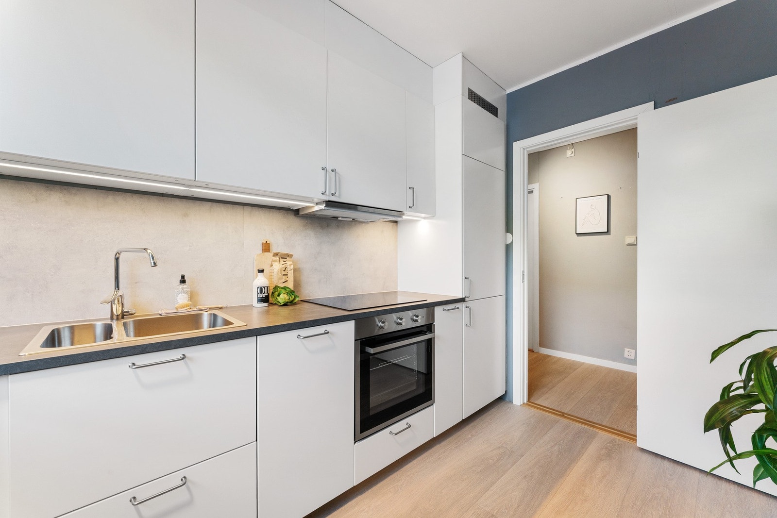 Integrerte hvitevarer som følger med Galleribilde