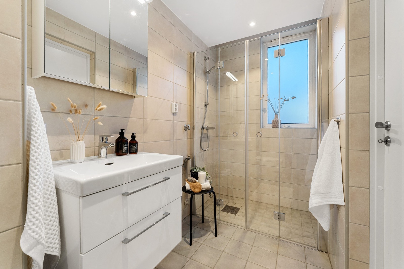 Her er det varme i gulvet og opplegg for vaskemaskin Galleribilde