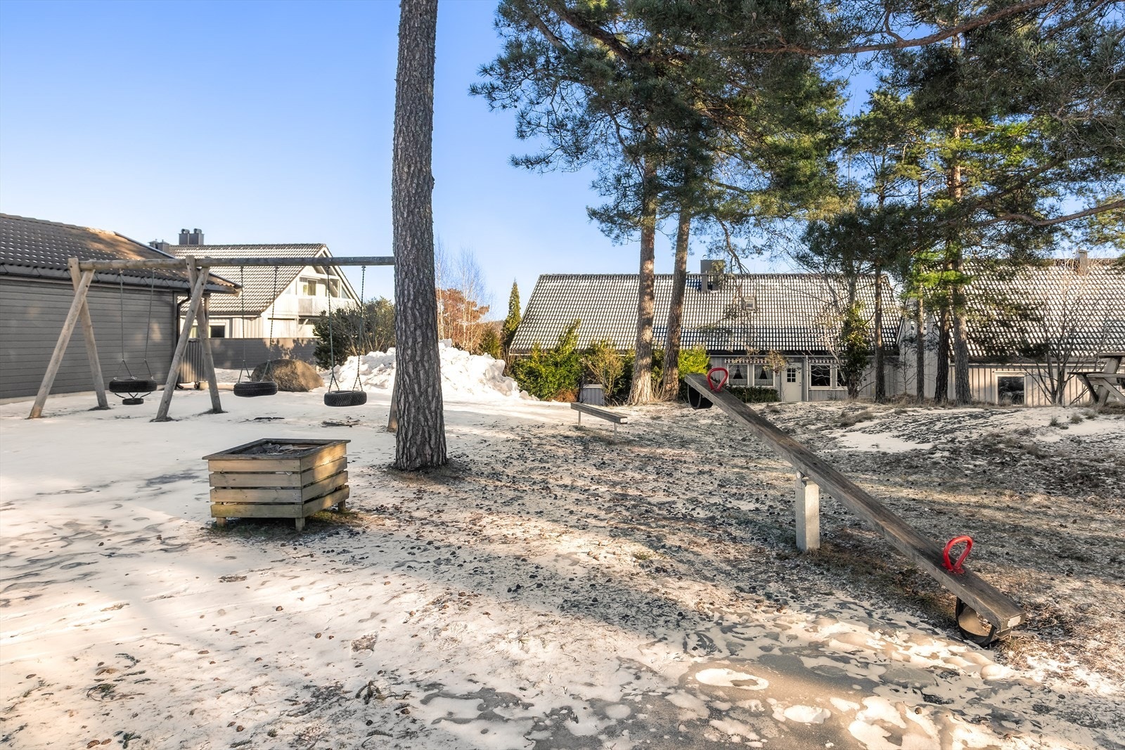 Oserød barneskole og Hårkollen barnehage ligger i umiddelbar nærhet. Galleribilde