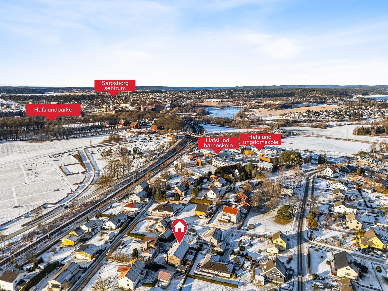 Eiendommen ligger i nærheten av Hafslund barneskole og ungdomsskole, samt kort vei til Sarpsborg sentrum. Galleribilde