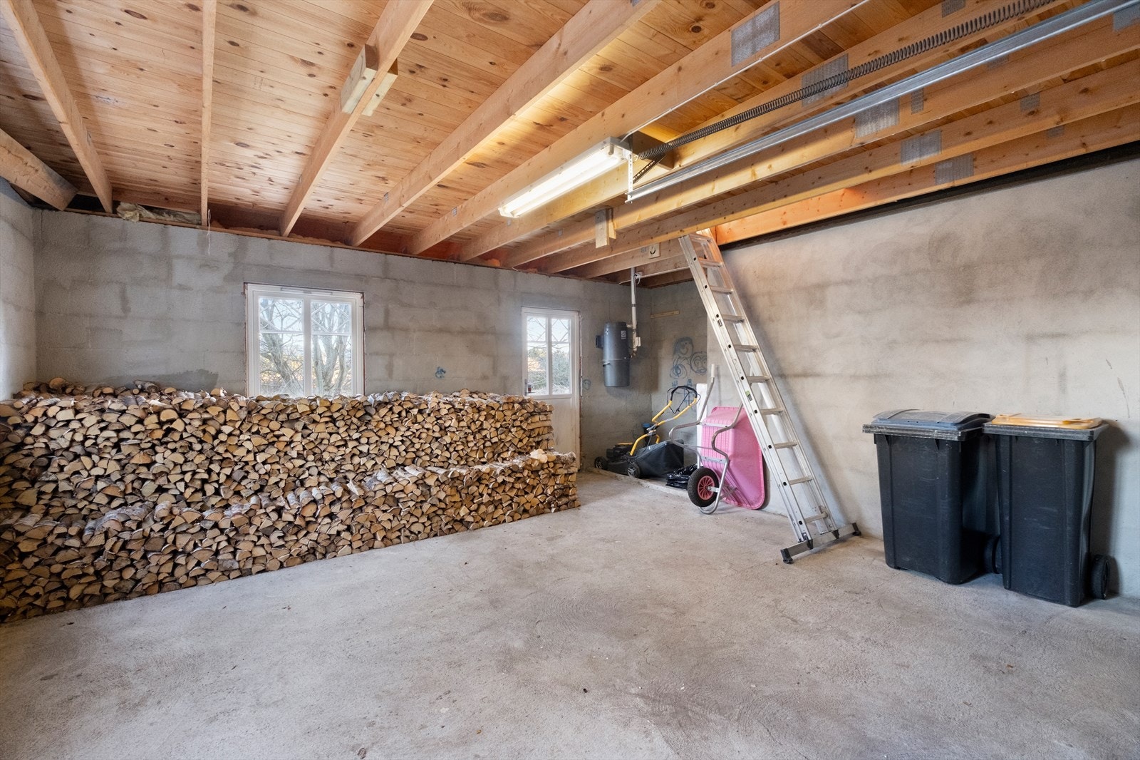 Garasje med loft. Galleribilde