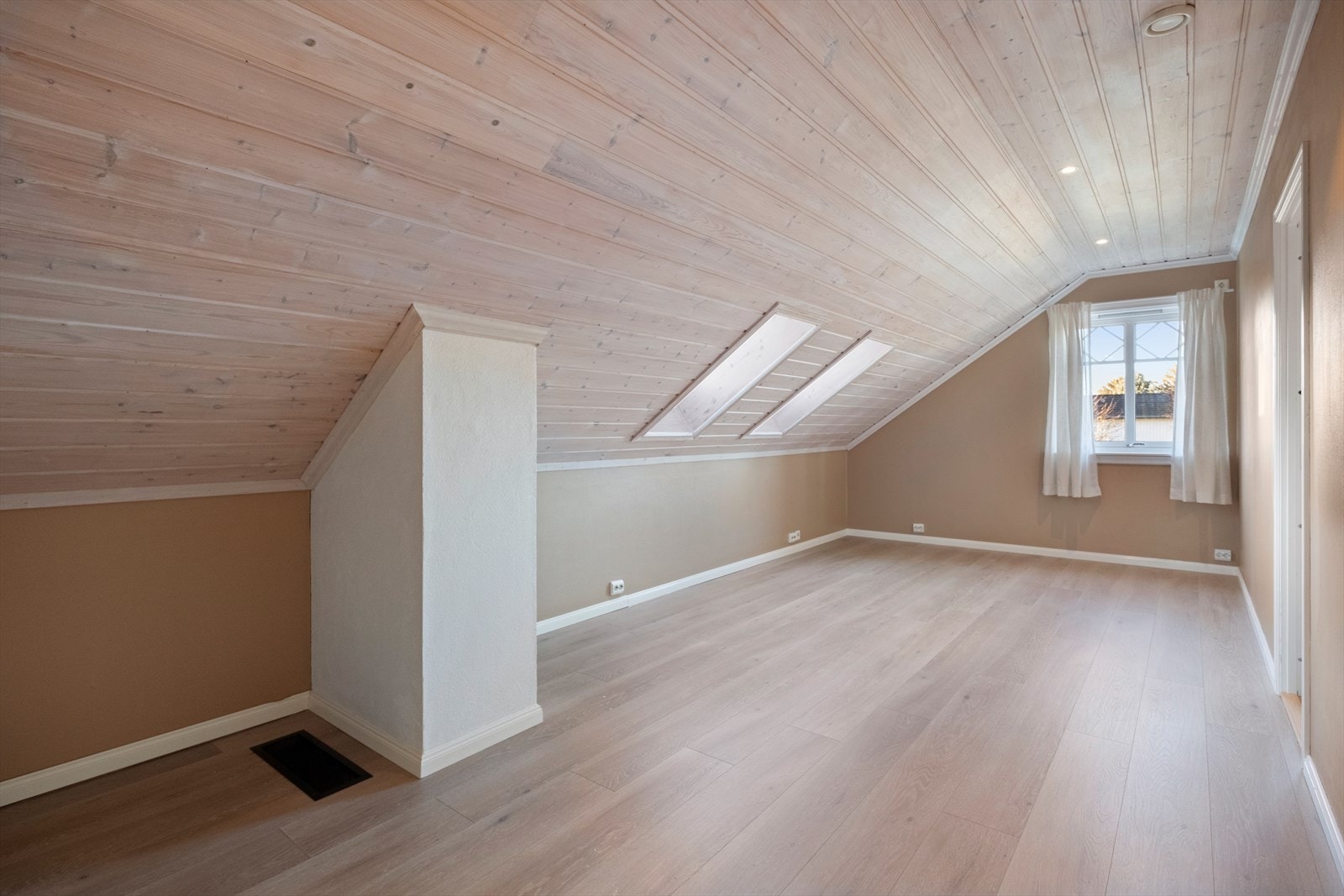 Loftstue Galleribilde