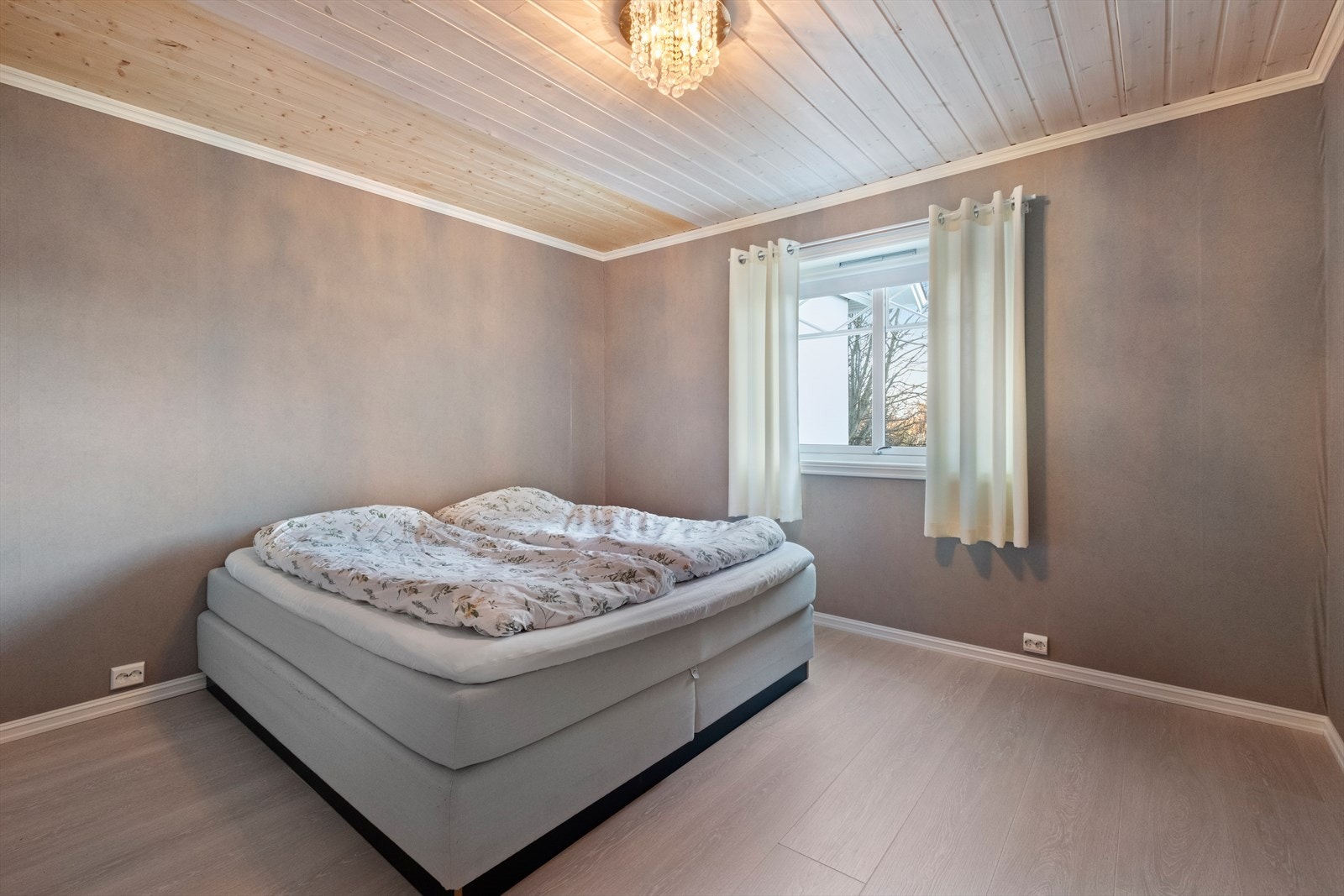 Romslig soverom i 1.etg. Galleribilde