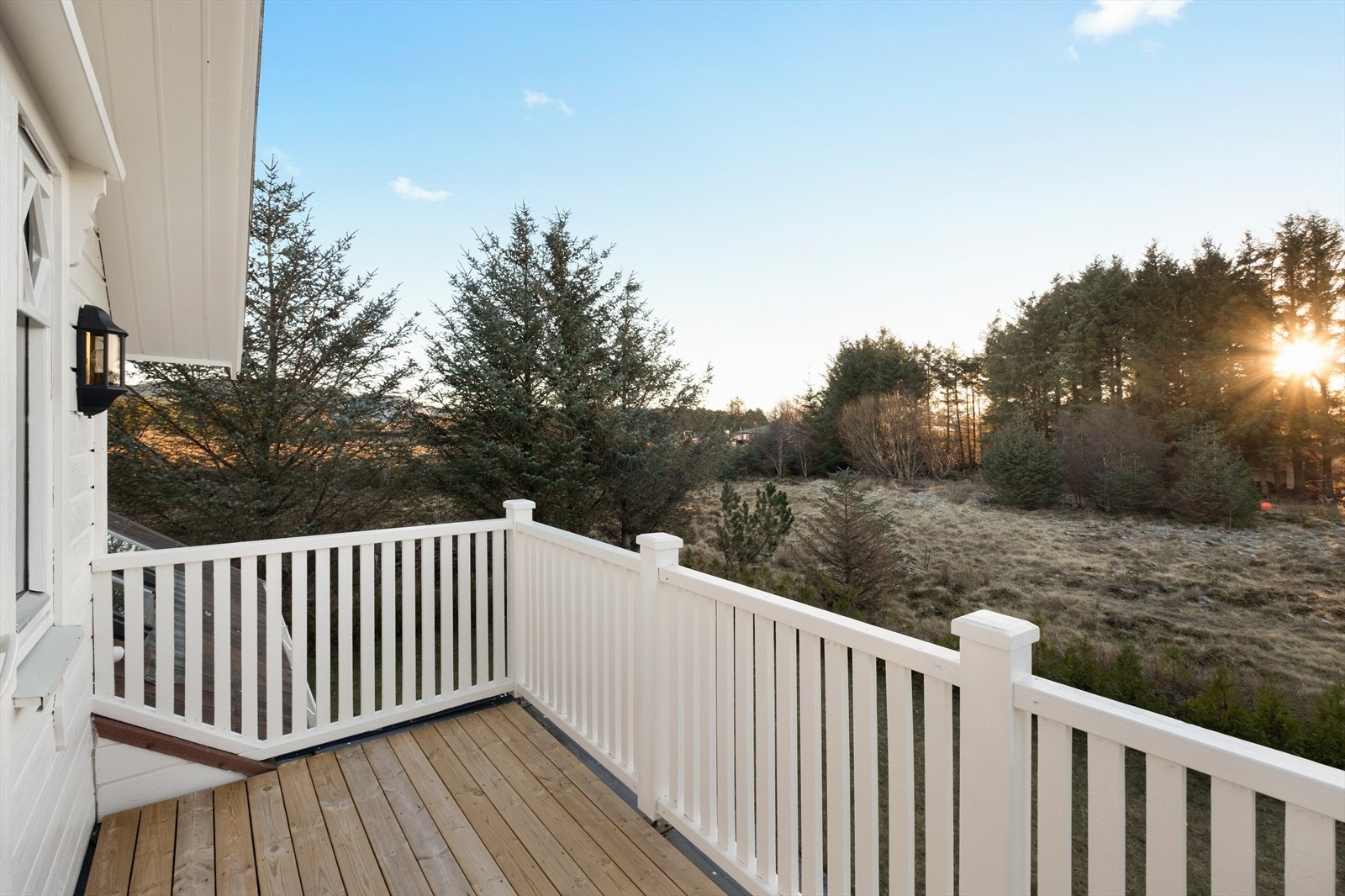 Nye terassebord er lagt. Galleribilde