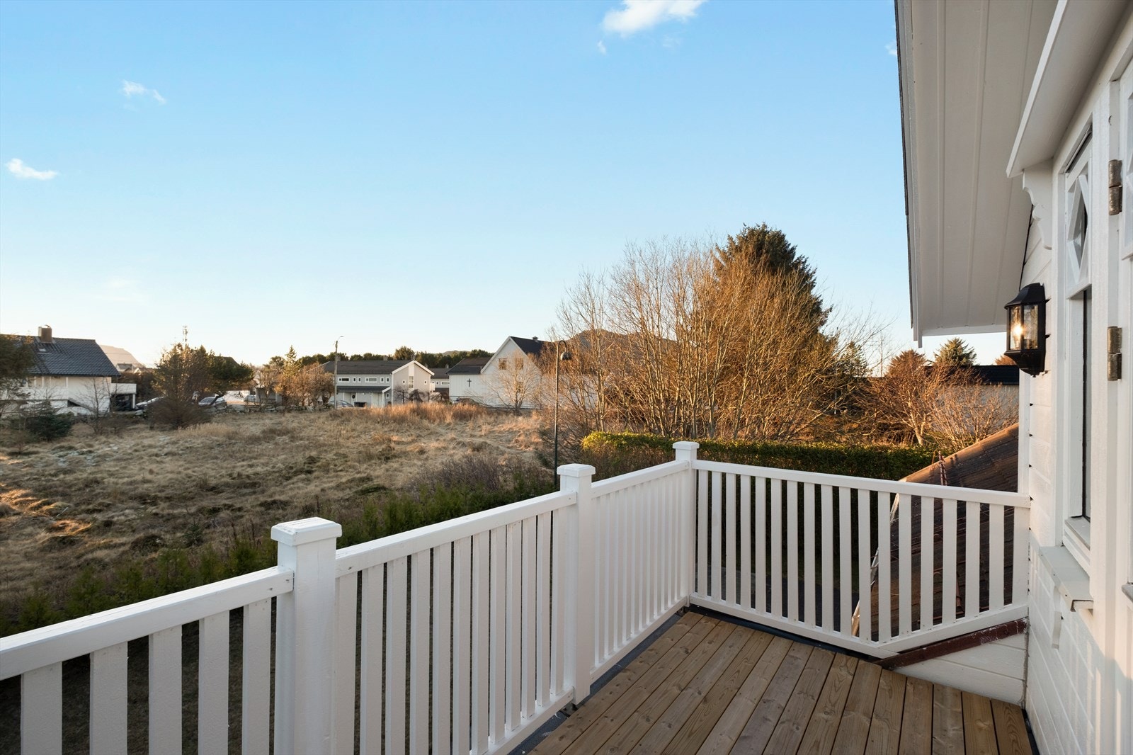 Sydvendt balkong. Grenser mot friareal. Galleribilde