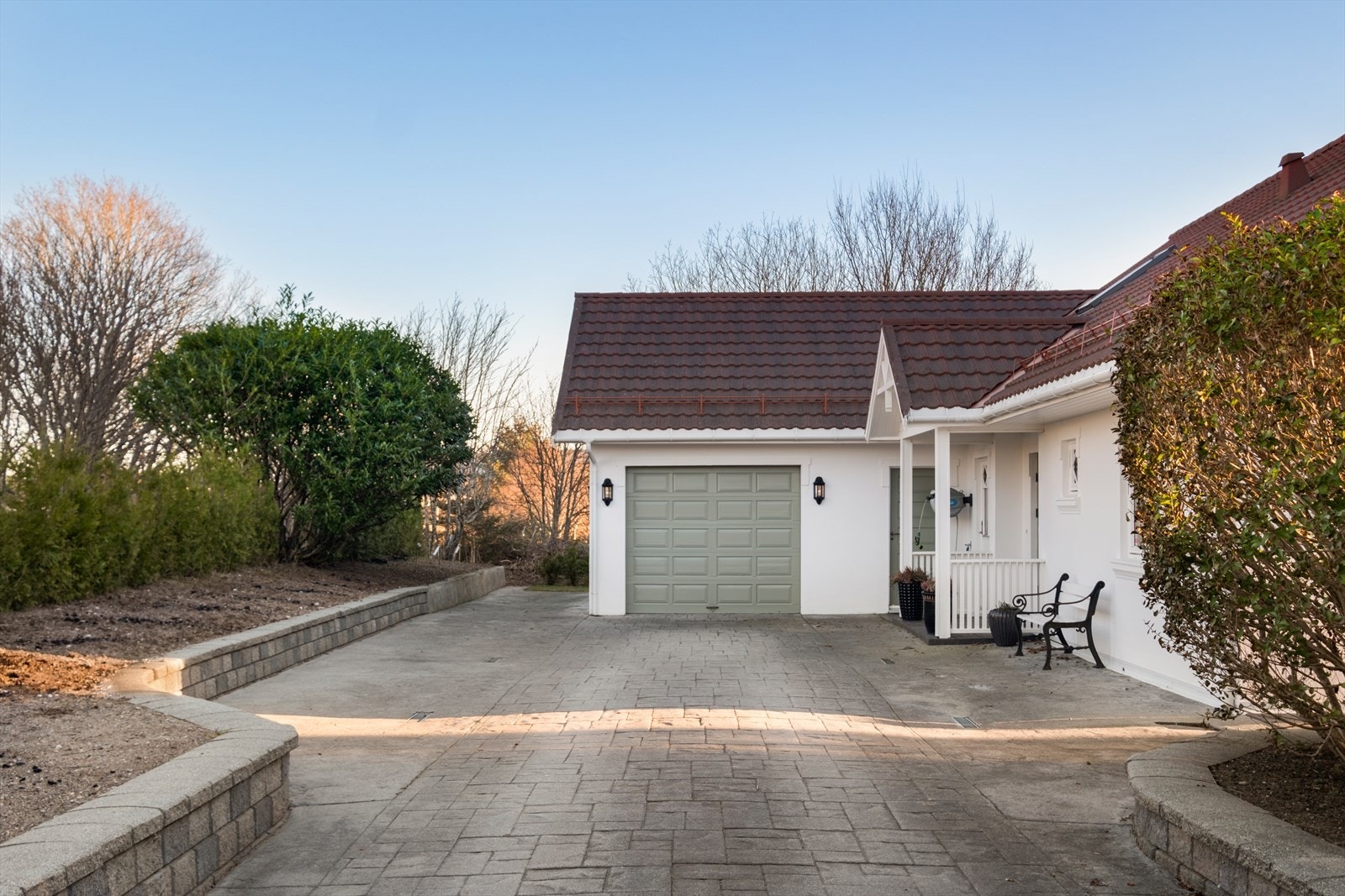 Fin tilkomst og integrert garasje. Galleribilde